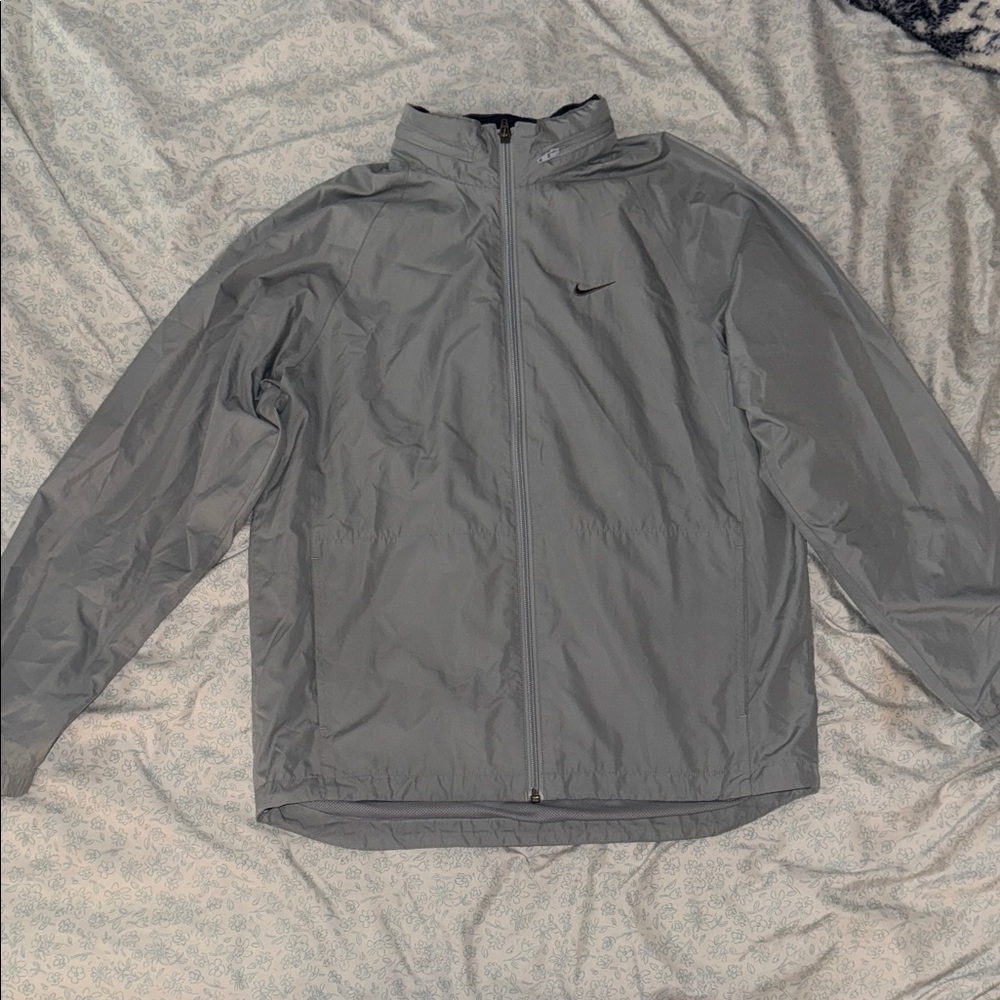 Nike Men's Light Gray Windbreaker